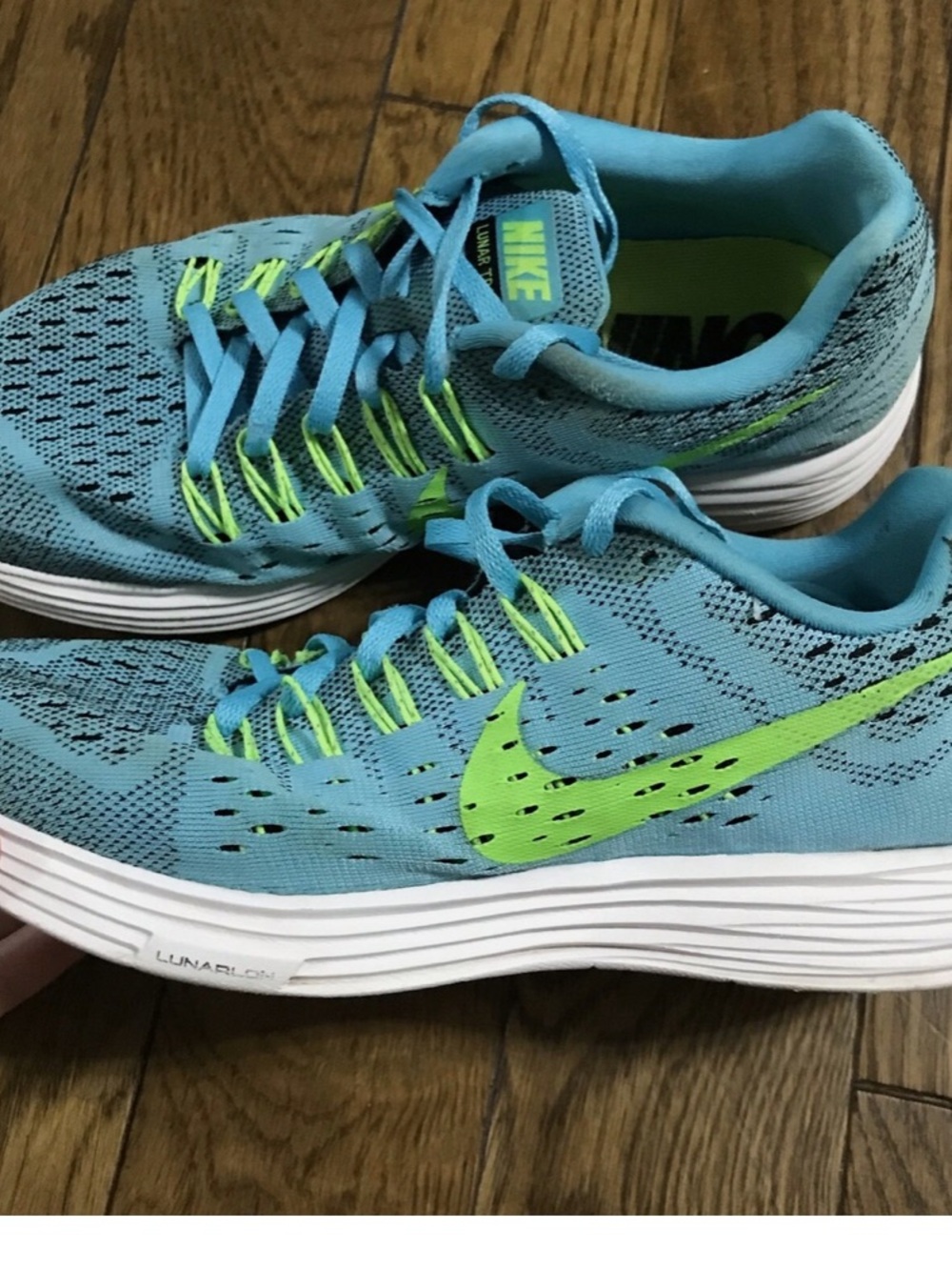 Nike Women’s Running Shoes - Teal with Neon Green Accents size 9